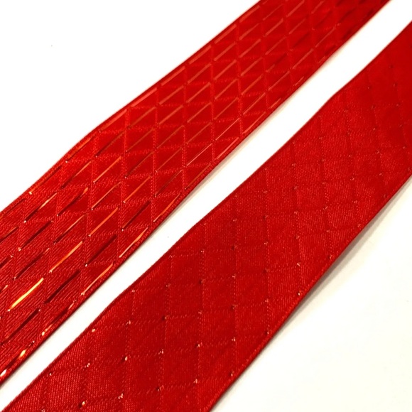 1.5” Wired RED Christmas Ribbon, QUILTED LOOK Red Wired Edge Satin Wreath Bows - Picture 6 of 9